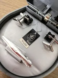 ★新品★　桂由美 ネクタイピン・カフスのセットのサムネイル