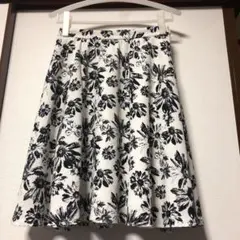 クイーンズコート　花柄スカート フレアスカート　2のサムネイル