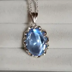 エレガントなアクアマリン風ネックレス