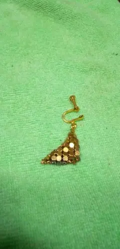 ゴールド三角形フックイヤリング