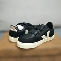 新品 VEJA スニーカー V-12 17.5m キッズ ベジャ 靴 子ども 黒のサムネイル
