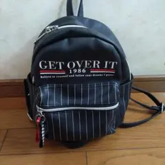 女の子　黒　ストライプデザイン小型リュック