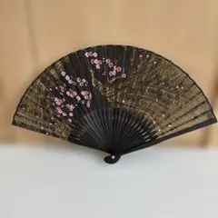 공작과 벚꽃 패턴 팬 블랙 골드