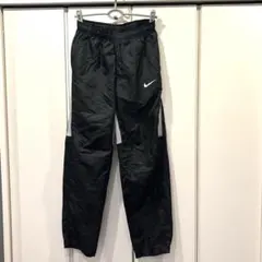 ナイキ　ナイロンパンツ　Mサイズ　黒 nike トラックパンツ　ブラック