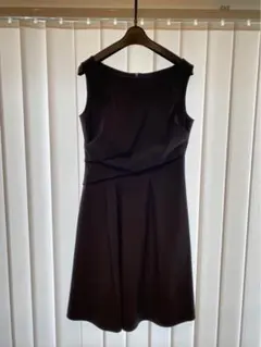 フォクシー黒のノースリーブパーティードレス