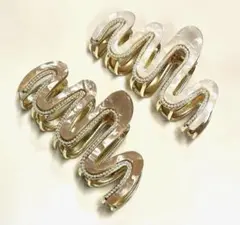 新品・未使用　ウェーブ型ヘアクリップ 白・薄いピンク2個セット