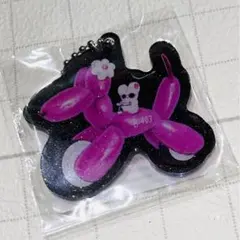 beco+81 アクリルキーホルダー しりみみうさぎ - メルカリ