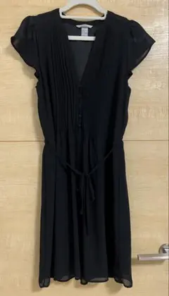 【週末お値下げ】 H&M ブラックシフォンワンピース　Vネック