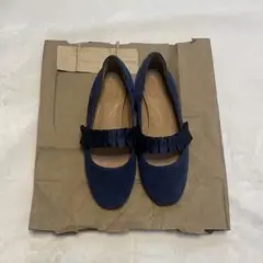 UGGのフラットシューズ フリル付き