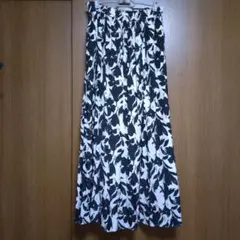 美品♬　☆☆グローバルワーク☆☆　サラサラフレアワイドパンツ　黒色系花柄