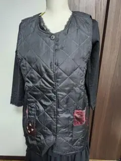 最終値 黒色の薄手のベスト