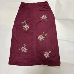 新品未使用★ 花柄刺繍スエード調スカート Fサイズ PUR（ボルドー）