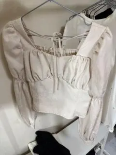 ロゼミューズ】ショルダーフリルブラウス ピンク 新品未使用 RoseMuse 