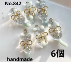 842 ハンドメイドパーツ　レジンパーツ　じゃれねこチャーム　ブルー　イヤリング