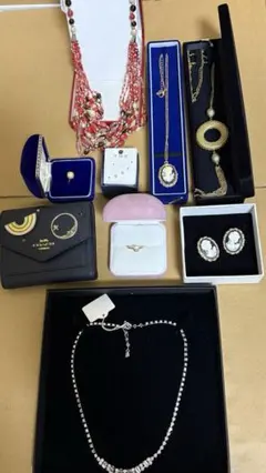 【本日8日迄の出品】遺品生前整理品・アクセサリー・小物 まとめ売りのサムネイル