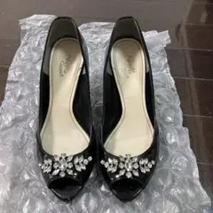 Vanelle Essence ビジューオープントゥパンプス