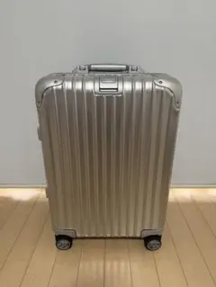 RIMOWA リモワ トパーズ 32L 機内持ち込み可（923.52.00.4） リモワ トパーズ 923.52.00.4 32リットル 4輪 | リモワ(RIMOWA