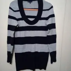 GAPグレーとネイビーのストライプ ニット