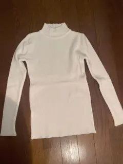 ホワイトリブ編みタートルネック長袖