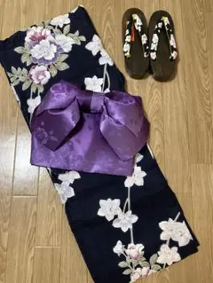 【新品・未使用】紺色花柄浴衣・紫帯・下駄セット