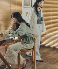 美品 NATURALBEAUTYBASIC メッシュペプラムギャザーブラウス