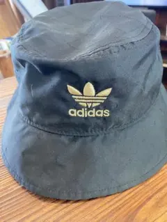 adidas 黒 バケットハット ゴールドロゴ