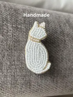 ネコ　ビーズ刺繍ブローチ