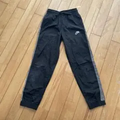 NIKE シャカシャカズボン