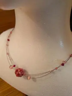 ピンクビーズの花モチーフのハンドメイドネックレス