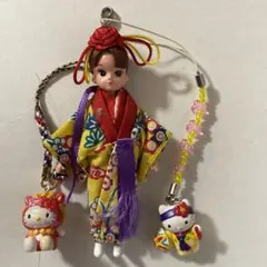 リカちゃんのチャームとキティちゃんの根付け（沖縄バージョン）