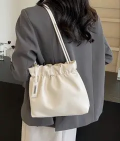 LA VORAGINE バッグ アイボリー