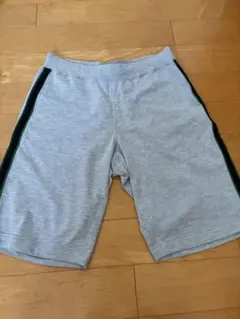 UNIQLO グレーのハーフパンツ Mサイズ