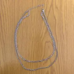 シルバー色二重チェーンネックレス