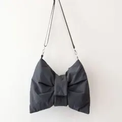 BLUE EAST リボンパテッドバッグ 黒