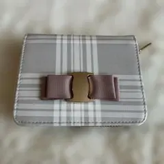 マジェスティックレゴン 財布のサムネイル