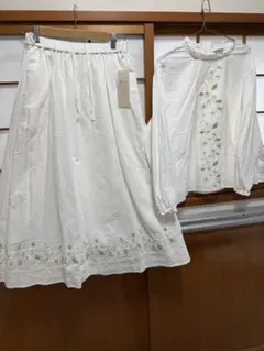 サマンサモスモス　刺繍が豪華なスカートセットアップ　web限定商品　キナリ