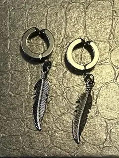 即購入OK！ フェイクピアス ブラック フェザー 未使用 即日発送 匿名配送ok