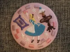 新品 ディズニー Disney 刺繍缶バッジ 不思議の国のアリス