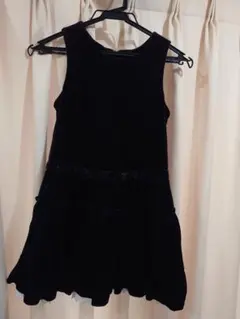 黒いフリル付きワンピース 130サイズ
