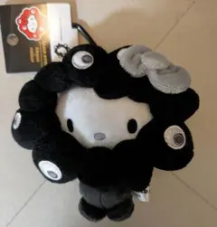 ミャクミャクなりきりぬいぐるみ(BC)ブラック（ハローキティ） カラビナ付き