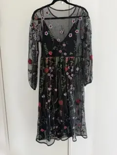 ZARA KNIT 刺繍入り長袖レースワンピース