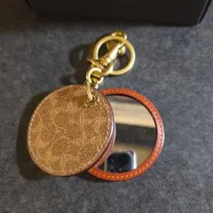 COACH レザー ミラー付きキーホルダー