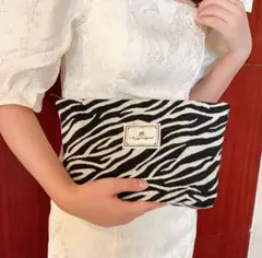 ポーチ コスメポーチ クラッチバッグ　大容量 収納 可愛い