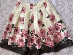 M'S GRACY フレアスカート 薔薇　花柄　膝丈 タック入りのサムネイル
