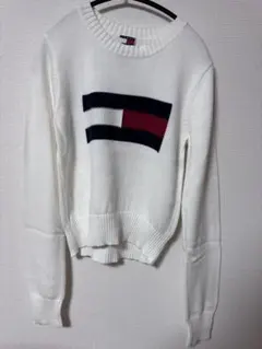 トミージーンズ フラッグロゴ　ニット　ホワイト