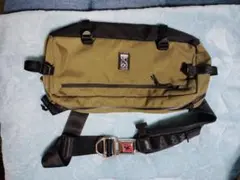 Chromeカデットオリーブ色 ボディバッグ