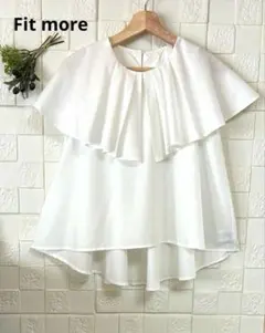 【Fit more】美品　ホワイト フリルケープカラー 半袖ブラウス　Ｆのサムネイル
