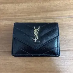 YSL 三つ折り財布 イヴサンローラン コンパクトウォレットブラックレザーのサムネイル