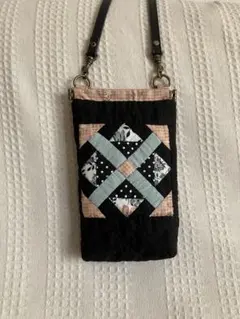 スマホポシェット　スマホポーチ　リバティ　ハンドメイド　パッチワーク