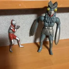 ウルトラマンとバルタン星人フィギュア